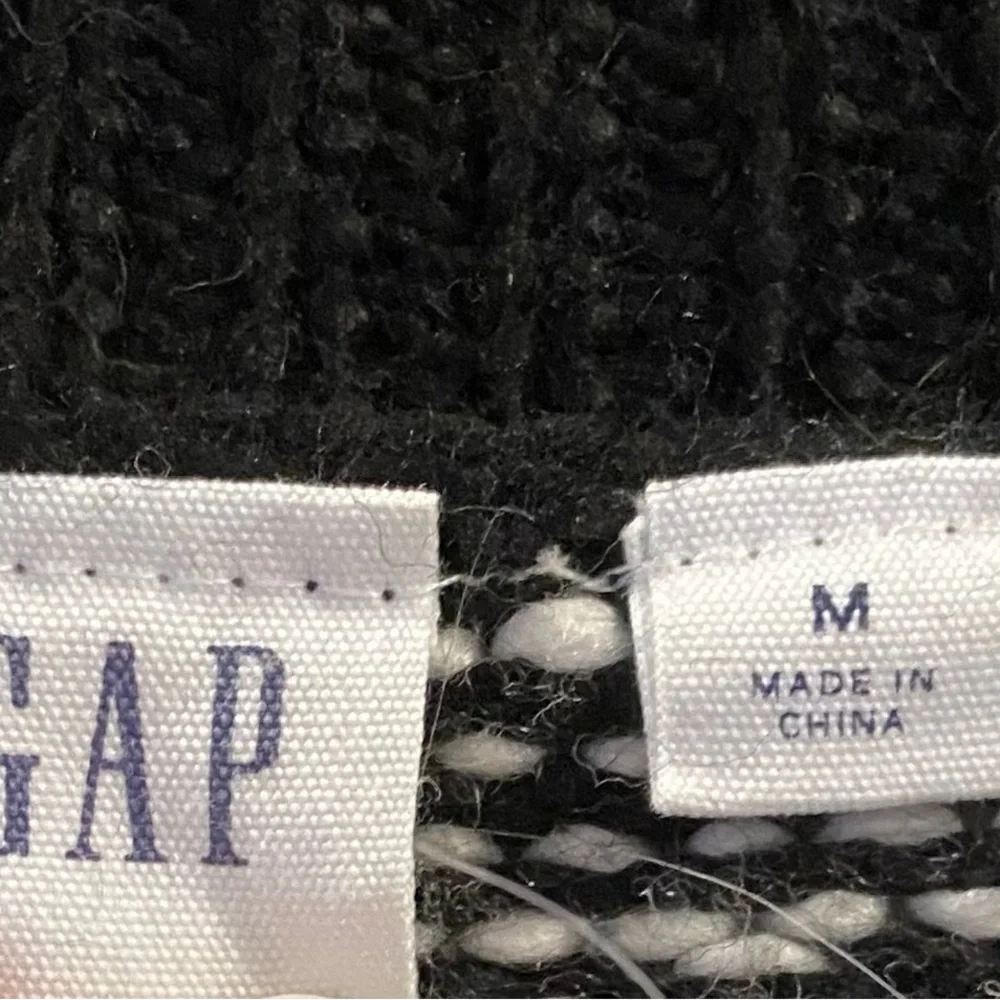 Gap women’s size medium black and white sweater.